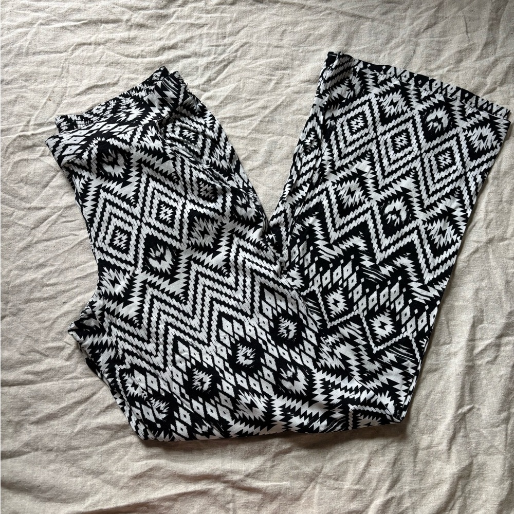 Black and White Geometric Pattern Pants wPockets